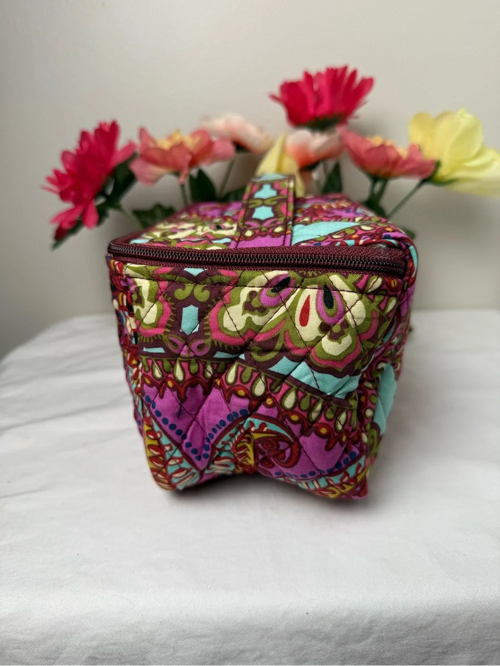 NWT Vera Bradley Resort Medallion Travel Cosmetic Bag Retired Pattern - Picture 4 of 11